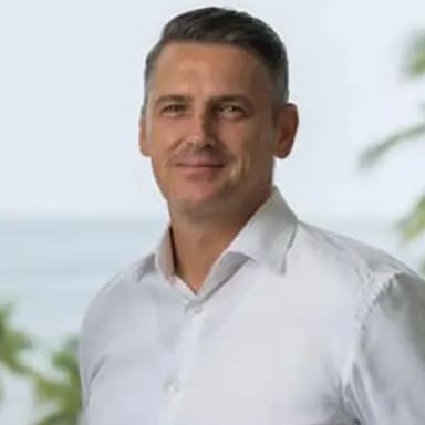 Simon Winchester